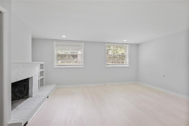 Building Photo - 2903 Old Sewell Rd