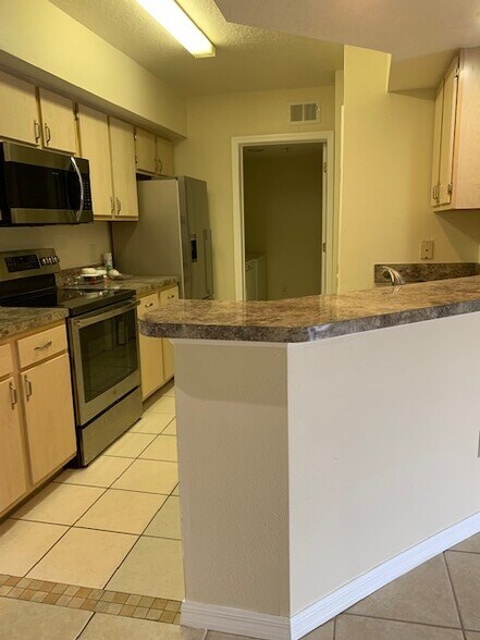Kitchen - 738 Crest Pines Dr