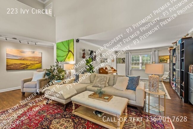 Building Photo - 223 Ivy Cir