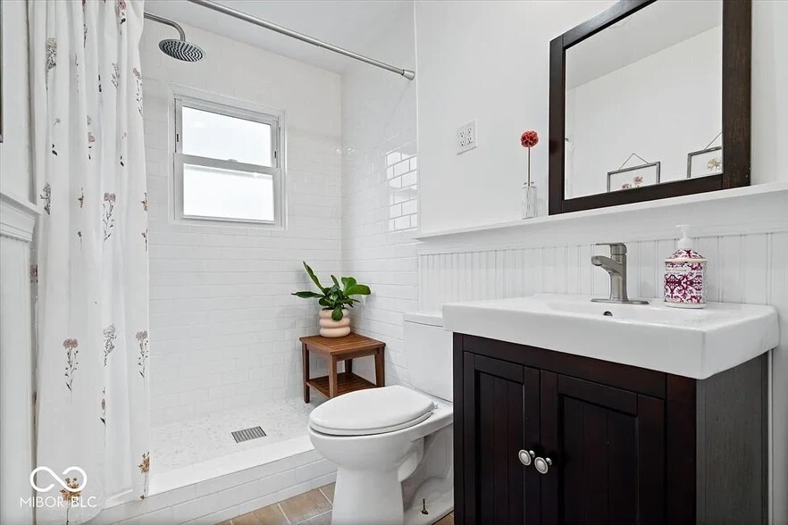 Building Photo - 636 S Broadway St