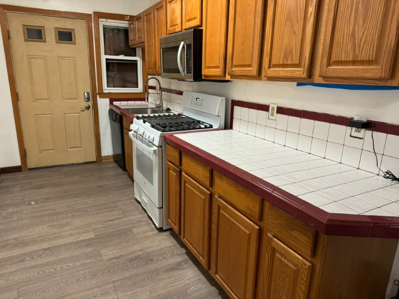 Building Photo - 154 N Franklin St