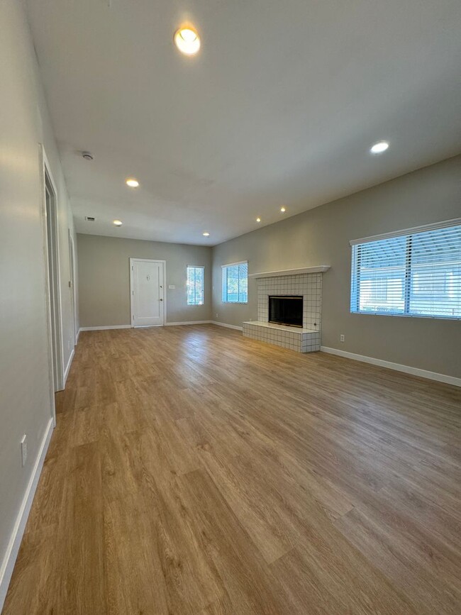 Building Photo - Beautifully updated 3-bedroom home