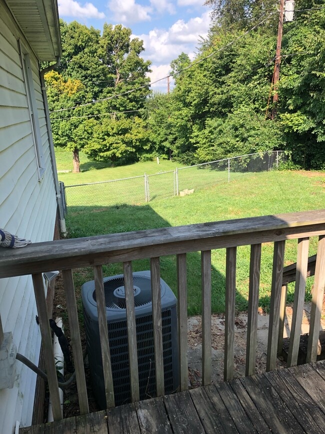 Building Photo - 1050 Scarlett Ln