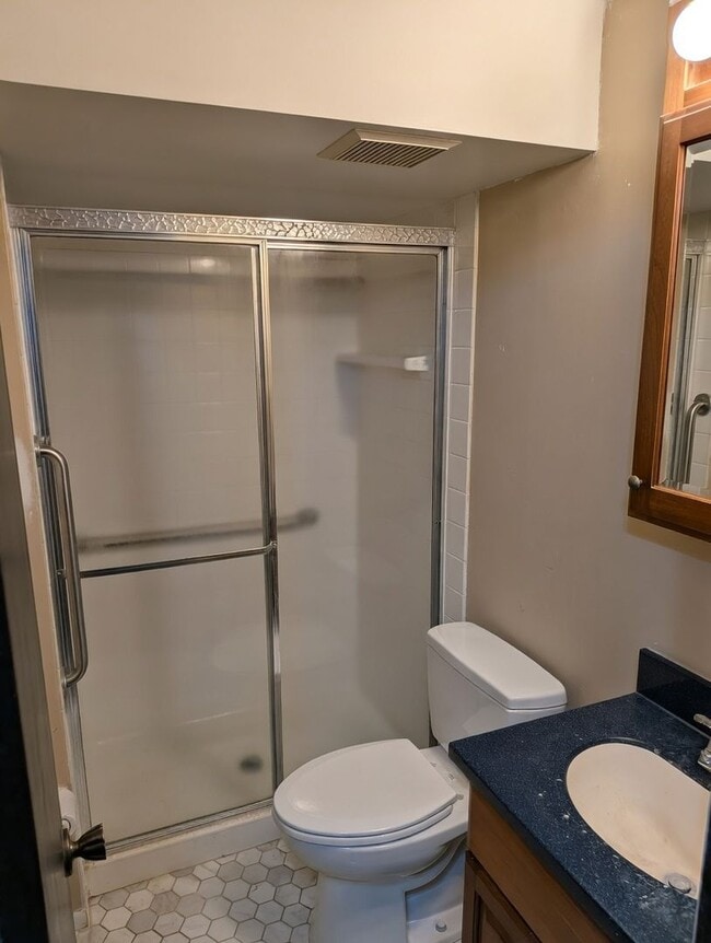 Building Photo - Awesome 3 bed unit