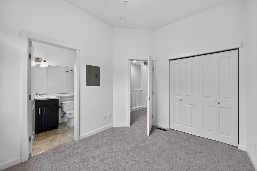 Building Photo - 2172 Yakima Ct