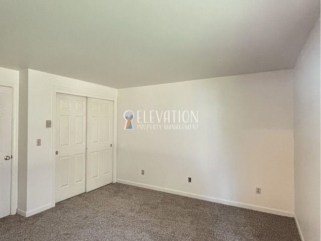 Building Photo - 3BR single-level rancher in SE Bend with large fully-fenced backyard