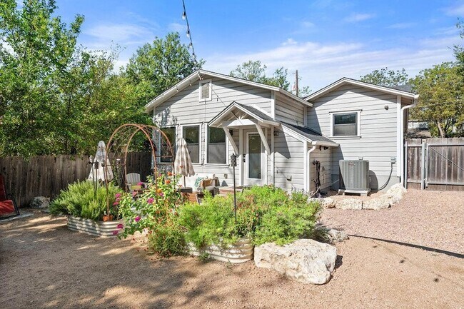 Building Photo - 4905 Duval St