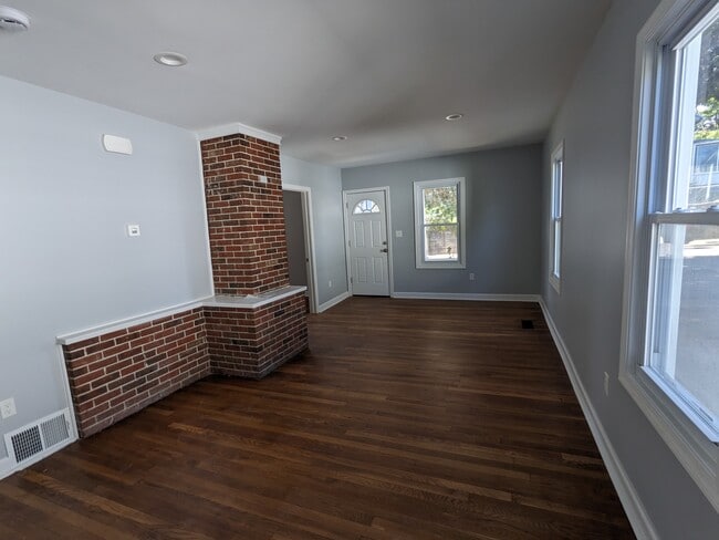 Spacious Living room - 23 Clarence St
