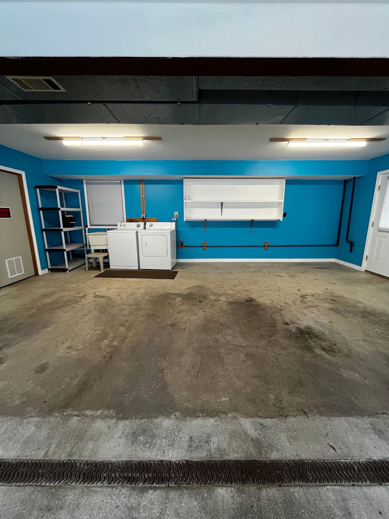 Building Photo - 817 N Rogers Ave