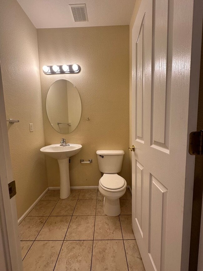 Building Photo - Beautiful 2BD/2.5BA Lafayette Home!