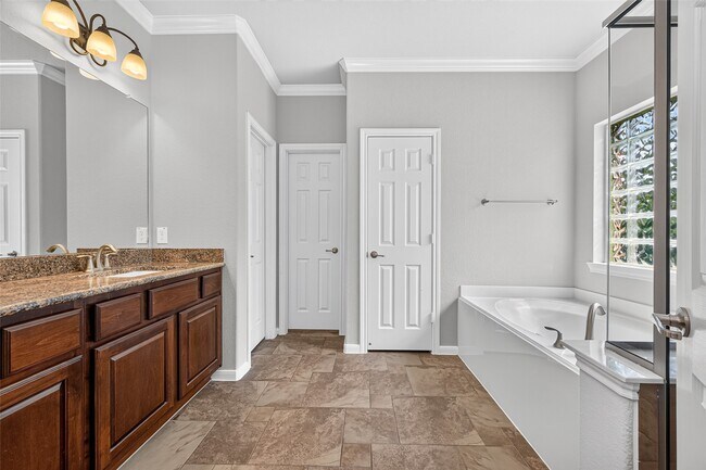 Building Photo - 50 Vershire Cir