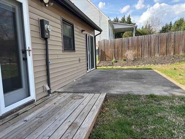 Building Photo - 3615 Ellen Dr