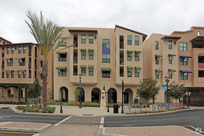 Building Photo - Paseo Pointe