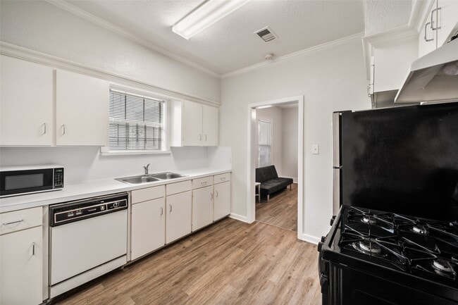 Building Photo - 2510 Rosewood St