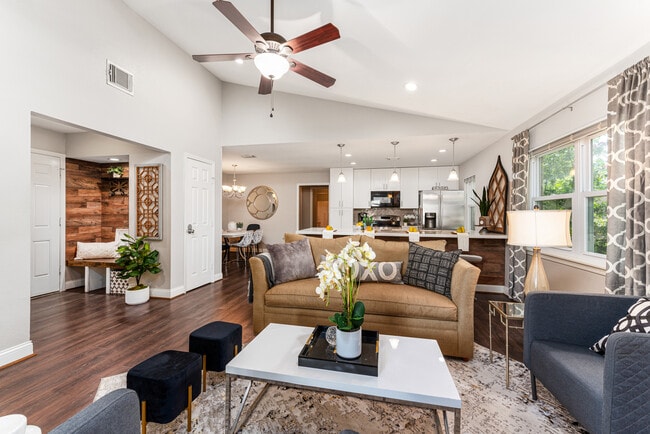 Building Photo - 1043 Grand Jct Dr