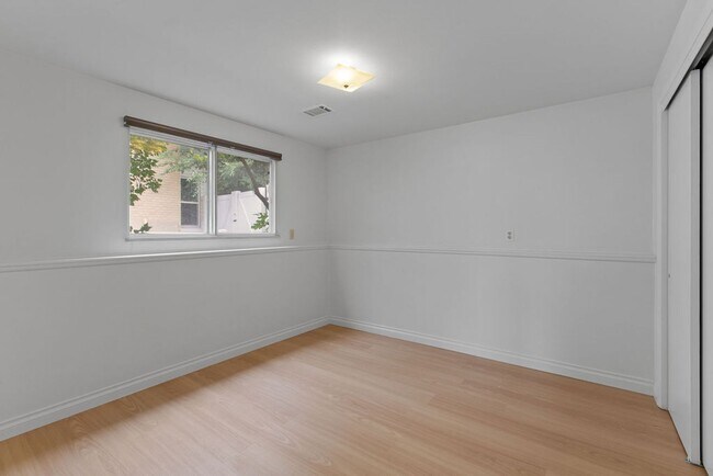 Building Photo - 5 Bedroom home with finished basement