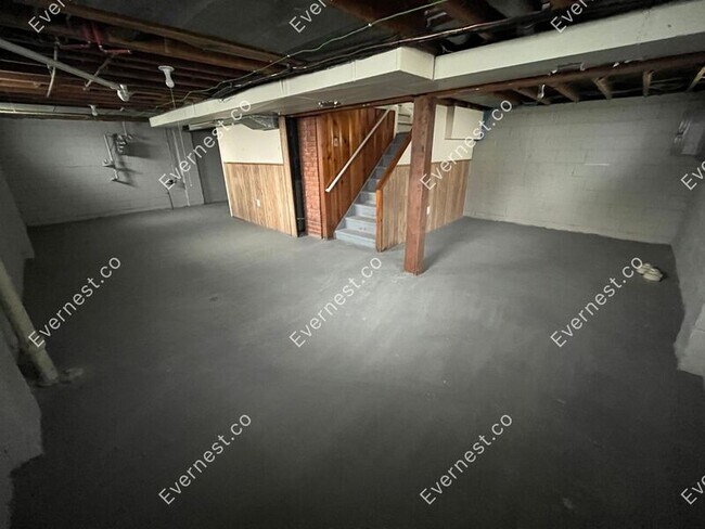 Building Photo - 1145 10th St