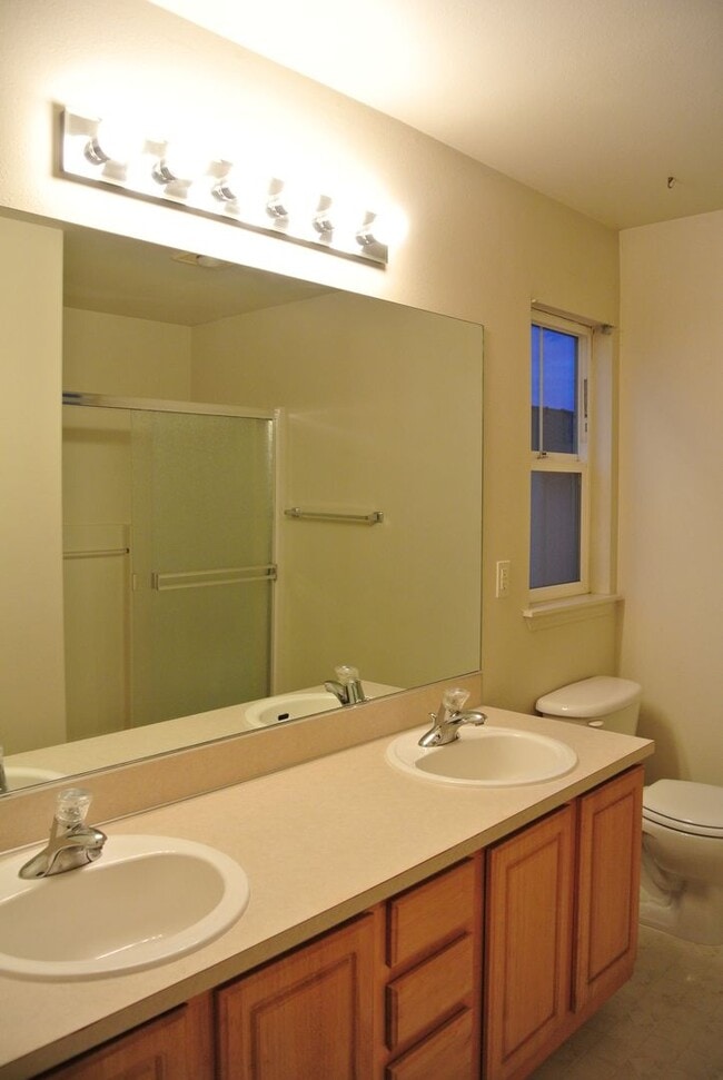 Building Photo - Spacious 3 bedroom in SE Albany