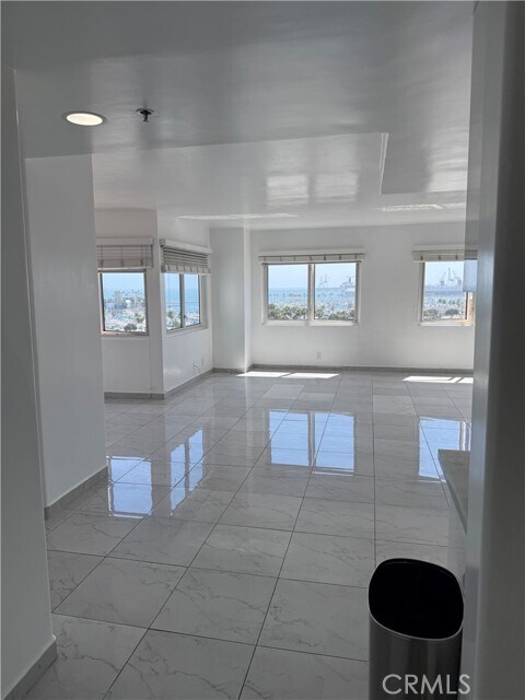 Building Photo - 525 E Seaside Way