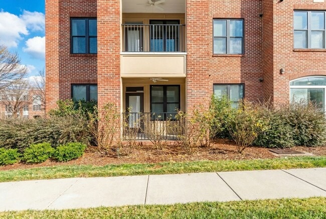 Building Photo - Luxurious 2BR Condo with Fantastic Upgrades!  Pet friendly!