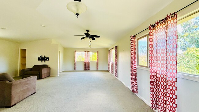 Building Photo - Spacious Volcano Home for Long-Term Rent