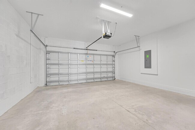 Building Photo - 3462 Cedar Grv Dr