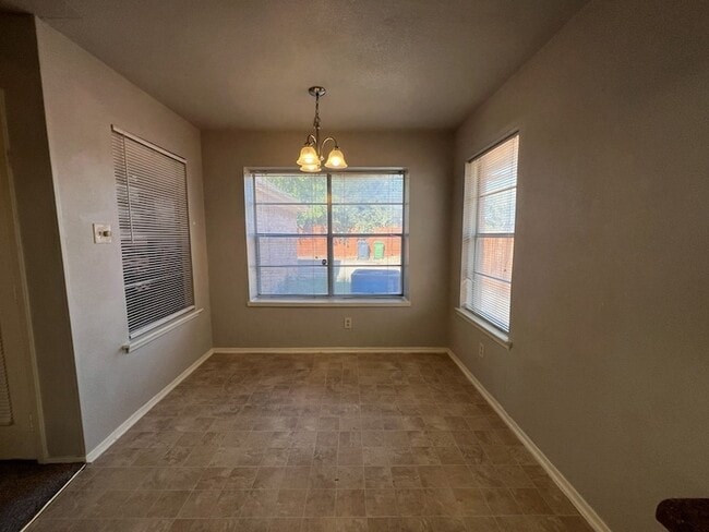 Building Photo - 4011 Ridgebrook Dr