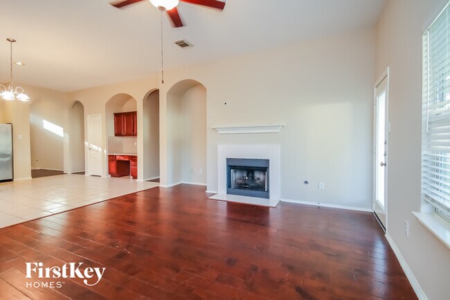 Building Photo - 29919 Hanover Hollow Ln