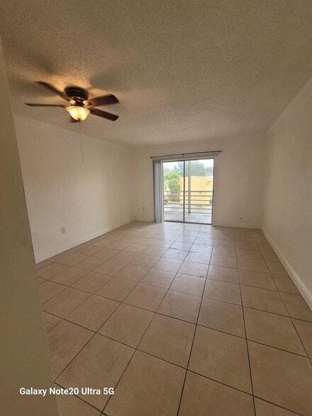 Building Photo - 4324 NW 9th Ave