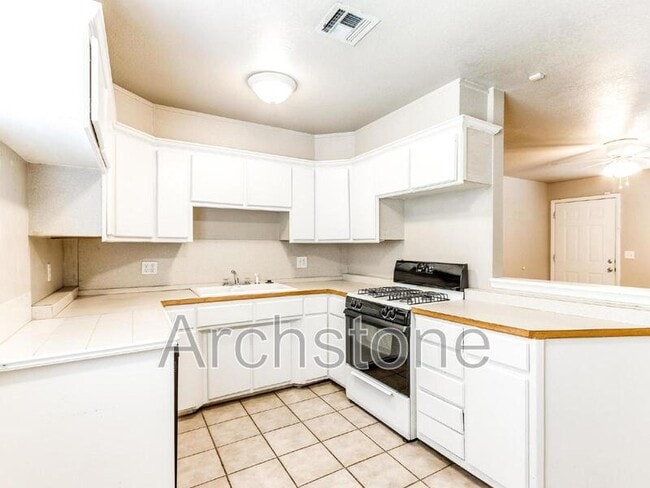 Building Photo - 501 S Santa Fe Dr