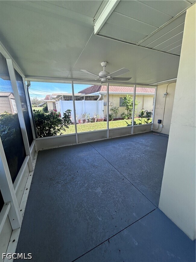Building Photo - 2213 Gardenia Way