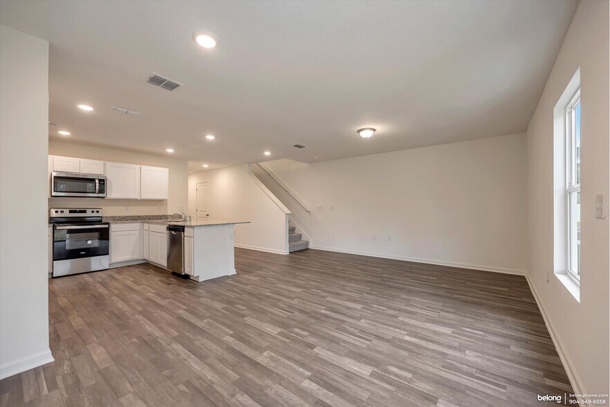 Building Photo - 45105 Red Brick Dr