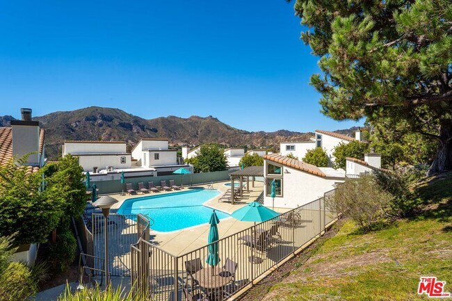 Building Photo - 17087 Palisades Cir