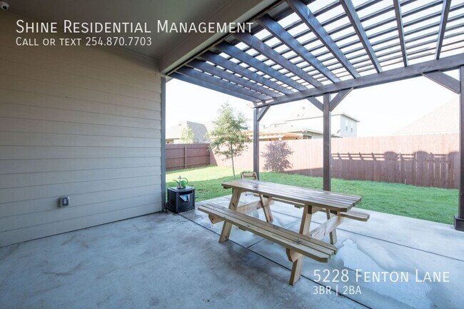 Building Photo - 5228 Fenton Ln