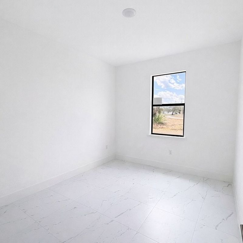 Building Photo - 2416 Xelda Ave N