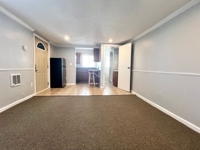 Building Photo - 204 S Main St