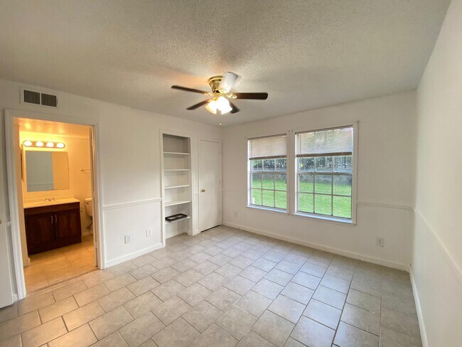 Building Photo - 6166 Westgate Dr