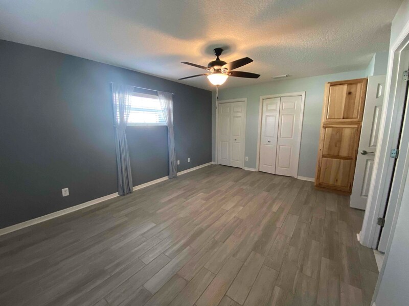 Building Photo - 3915 E Lake Todd Dr