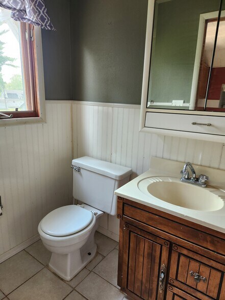 Building Photo - 123 N Thomas St