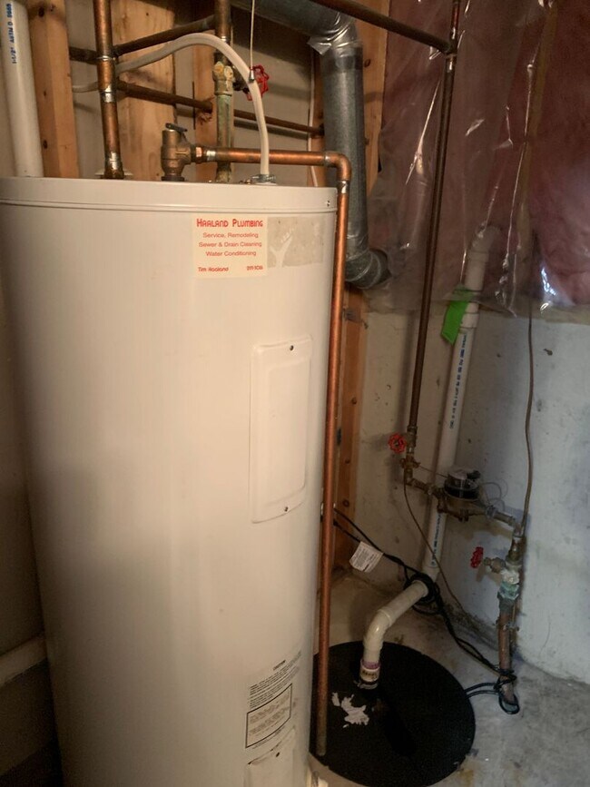 Building Photo - 4 Bed, 2 Bath Twinhome in South Fargo!