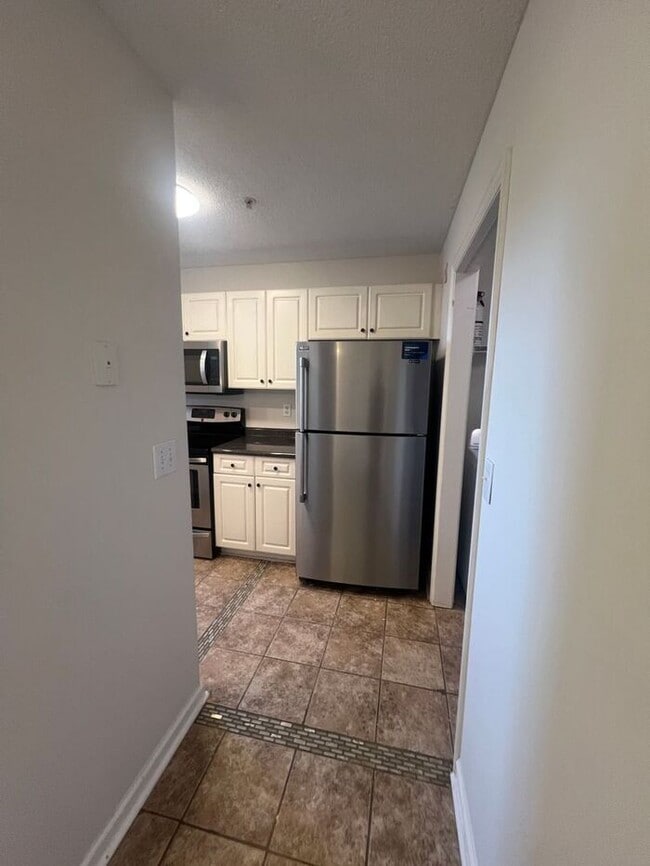 Building Photo - Freshly Painted! New Luxury Vinyl Plank Fl...