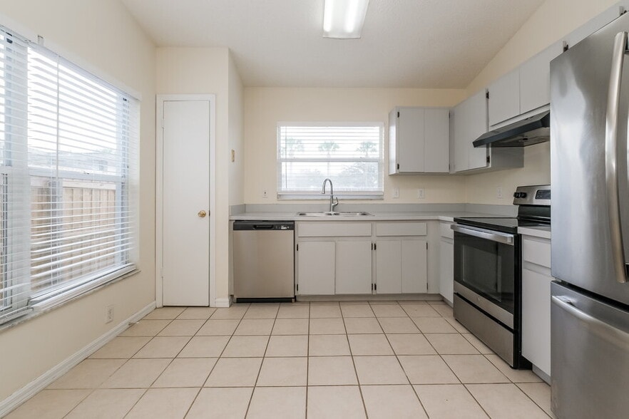 Building Photo - 10147 Cedar Dune Dr