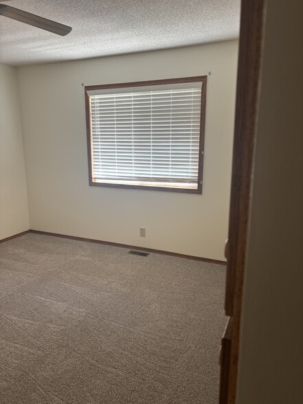 Building Photo - 10317 W Delano Ave