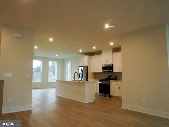 Building Photo - 120 Galaxy Pl