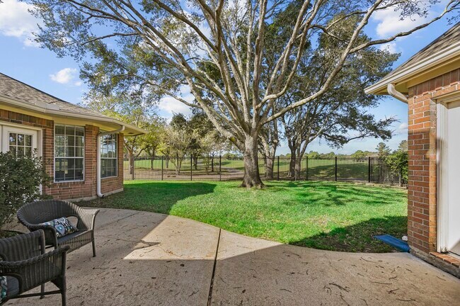 Building Photo - 1122 Wellshire Dr