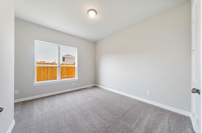 Building Photo - 11013 Cres Light Way