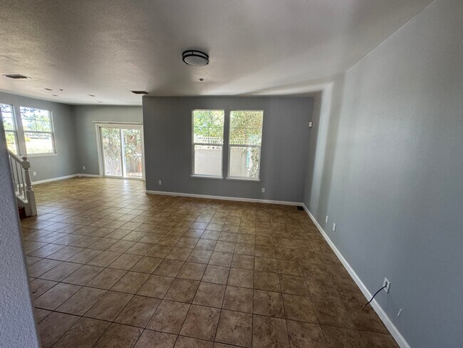 Building Photo - 159 W Saltillo Ln