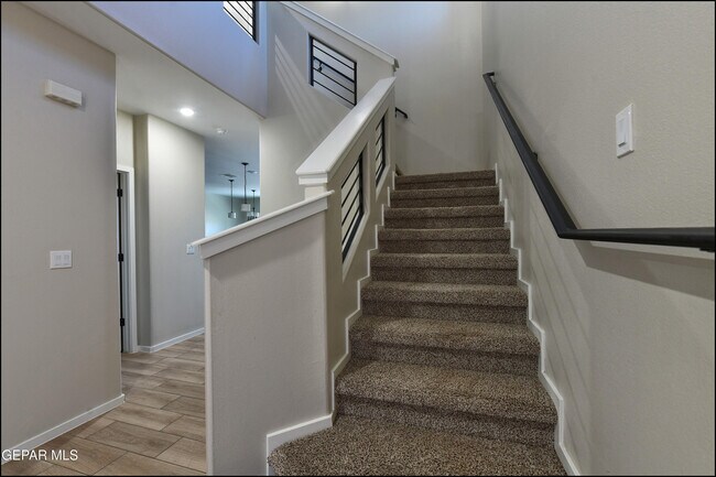 Building Photo - 516 Logwood Ave