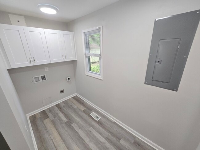 Building Photo - RENOVATED 3 BEDROOM HOME FOR RENT IN OAKWO...