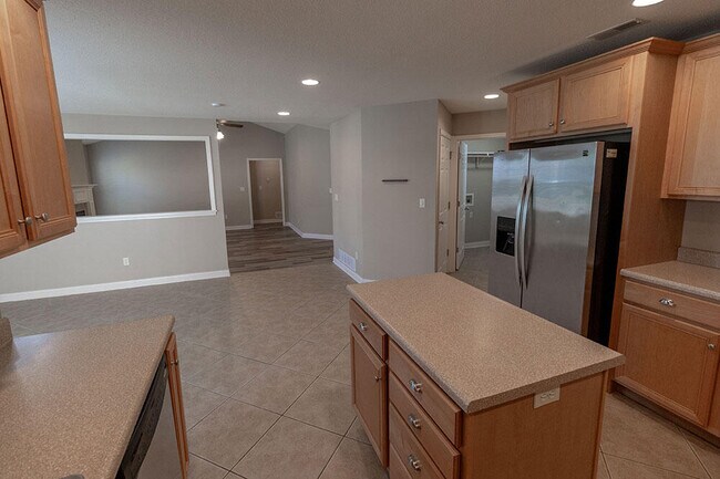 Building Photo - 6900 Madison Creek Dr